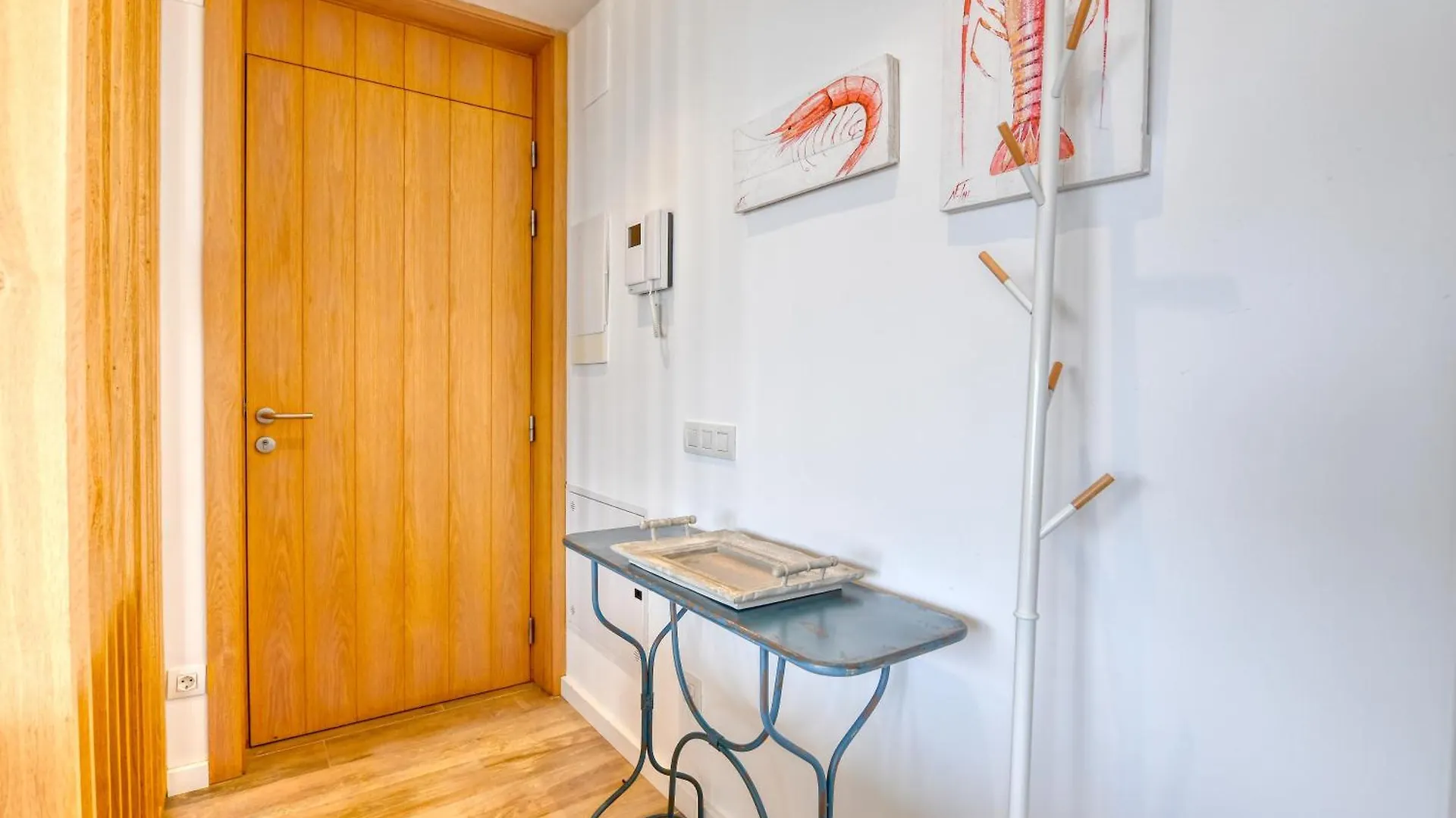 Luxury Central Apartments, Illa Blanca, Calella 卡莱利亚德帕拉弗鲁赫尔