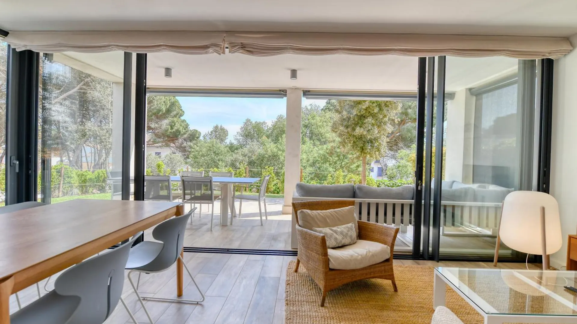 Luxury Central Apartments, Illa Blanca, Calella 卡莱利亚德帕拉弗鲁赫尔 0*,