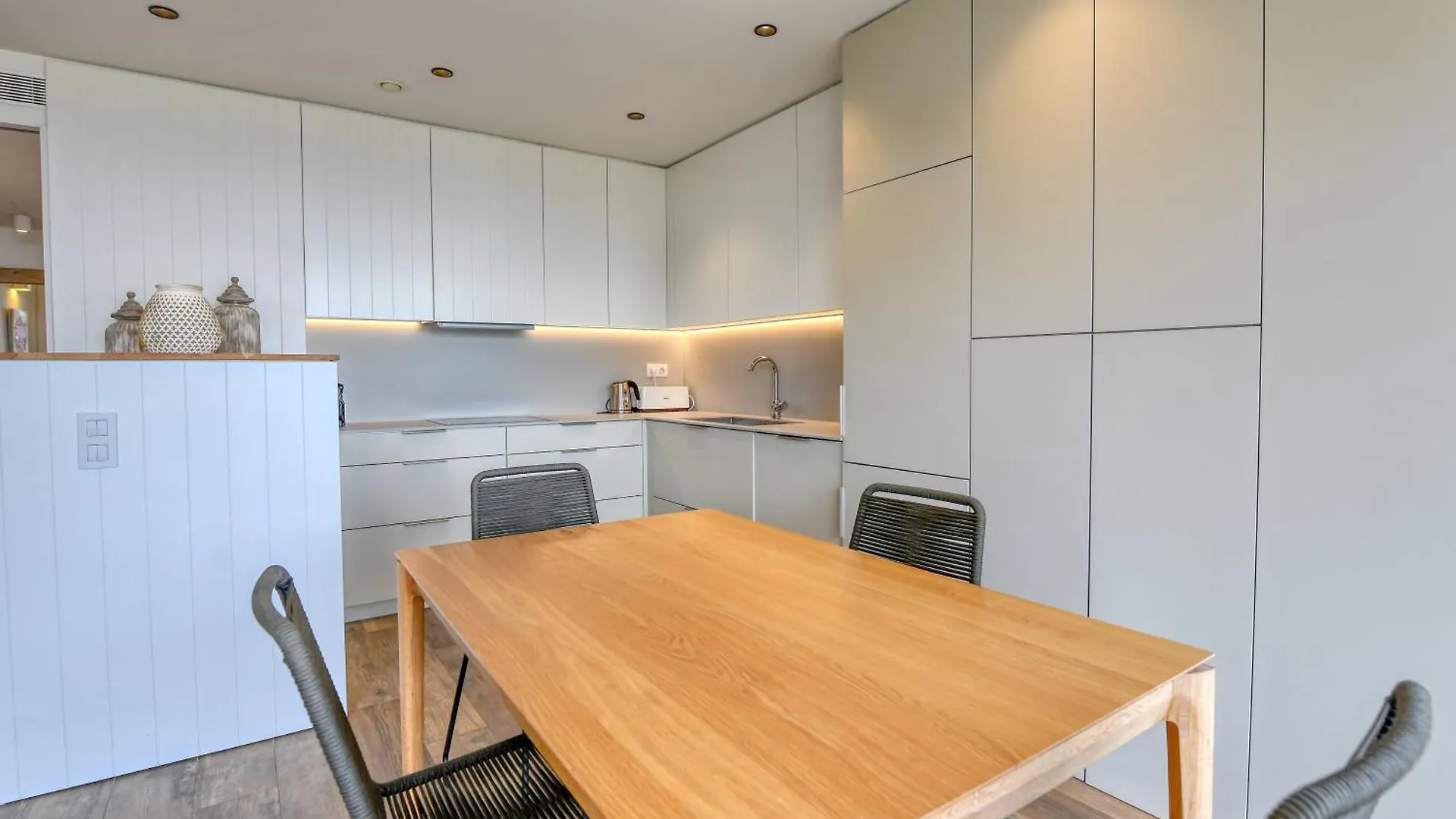 Luxury Central Apartments, Illa Blanca, Calella 卡莱利亚德帕拉弗鲁赫尔