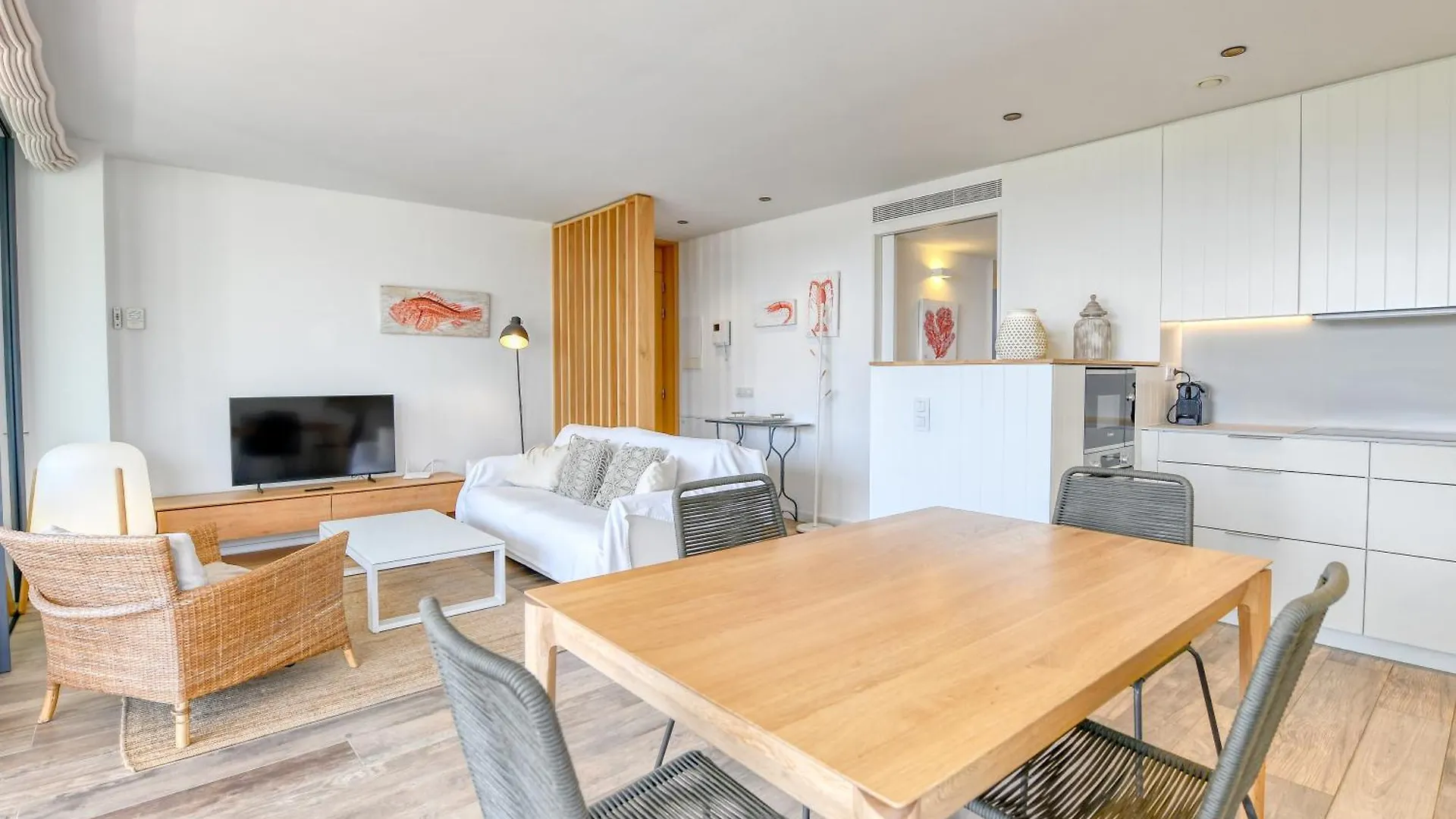 Luxury Central Apartments, Illa Blanca, Calella 卡莱利亚德帕拉弗鲁赫尔