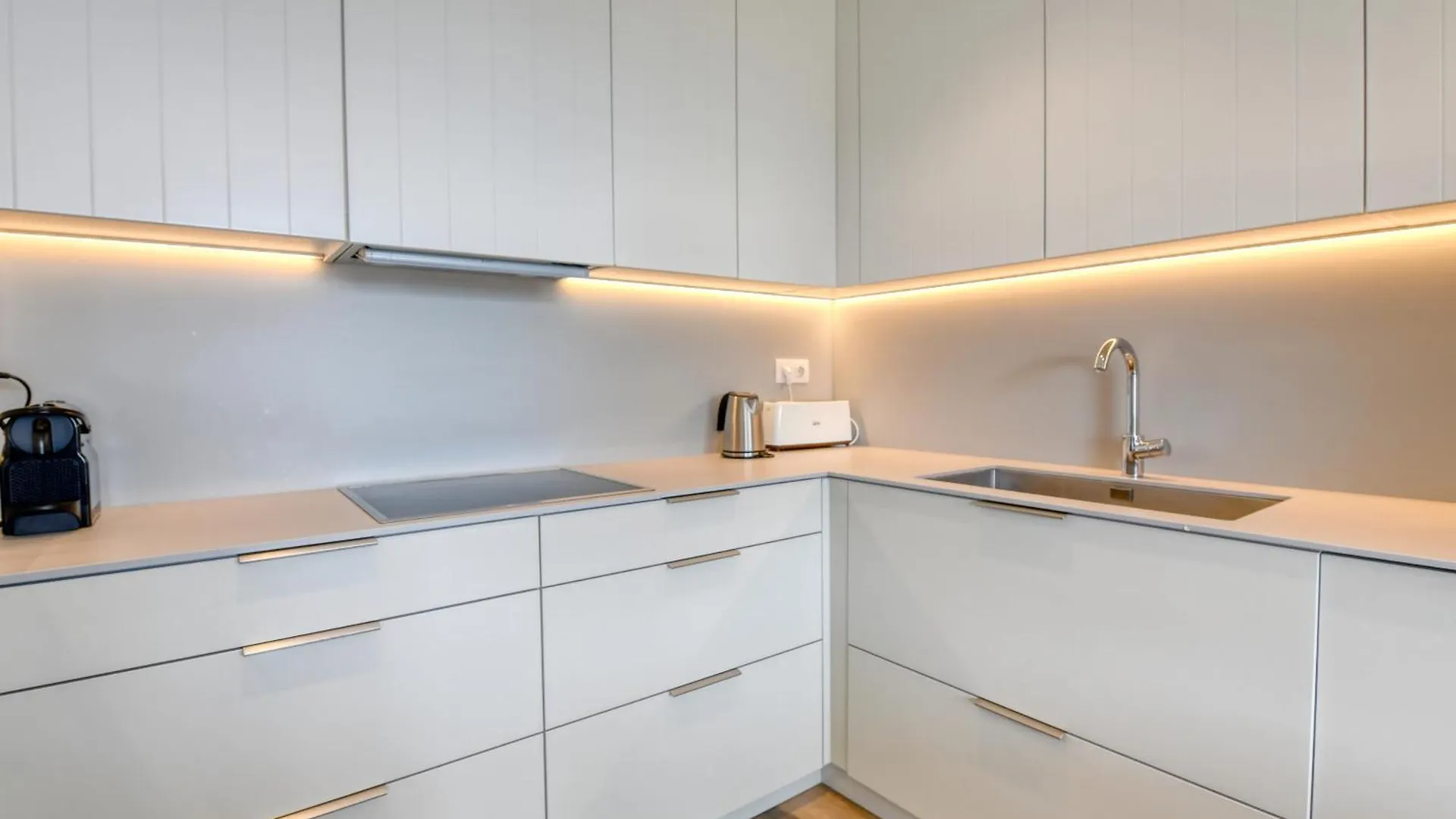 Luxury Central Apartments, Illa Blanca, Calella 卡莱利亚德帕拉弗鲁赫尔 0*,