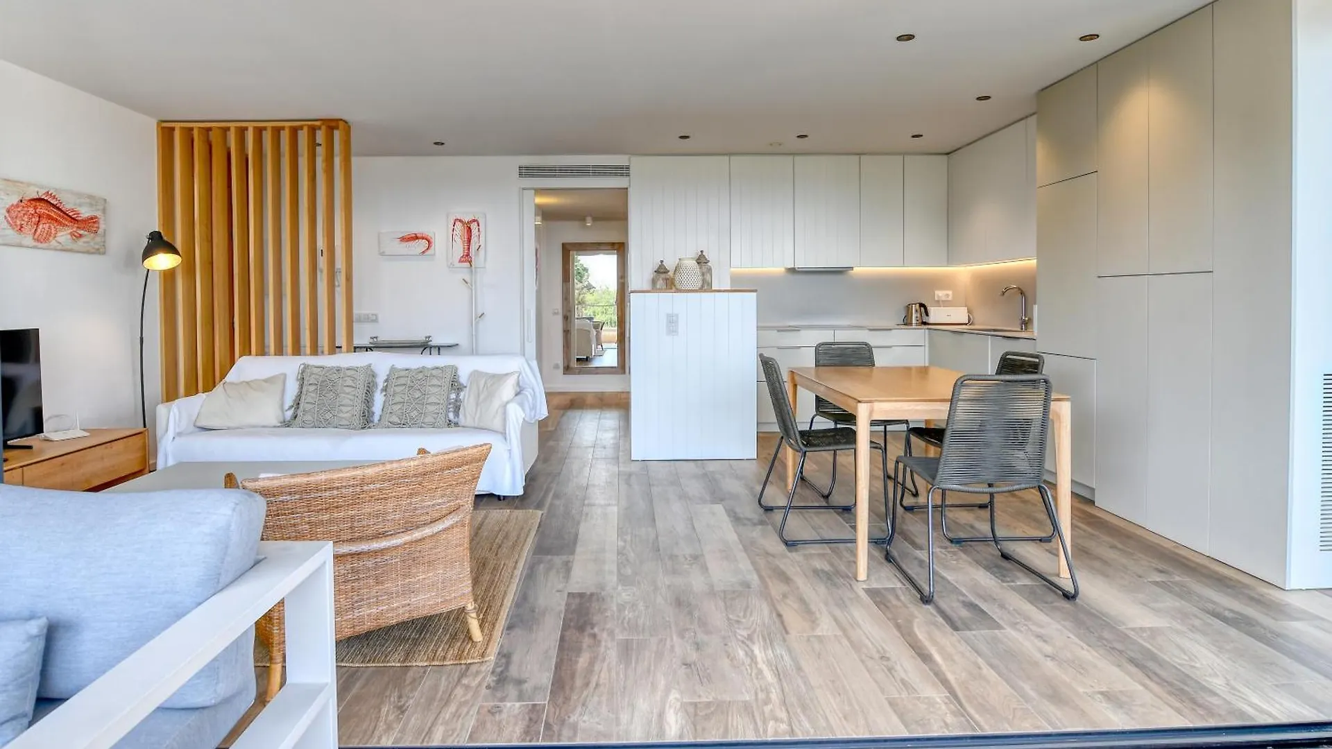 Luxury Central Apartments, Illa Blanca, Calella 卡莱利亚德帕拉弗鲁赫尔