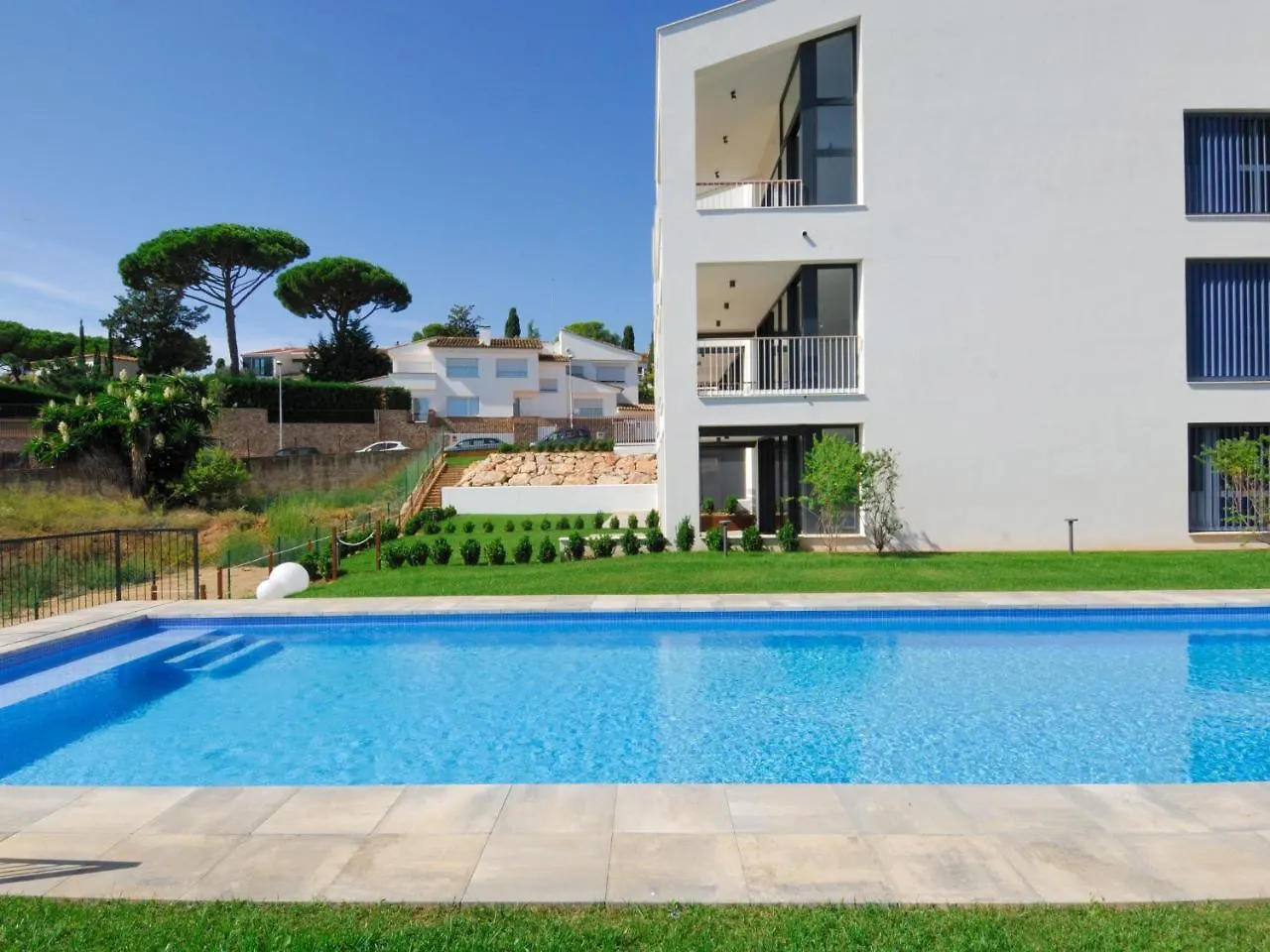 Luxury Central Apartments, Illa Blanca, Calella 卡莱利亚德帕拉弗鲁赫尔